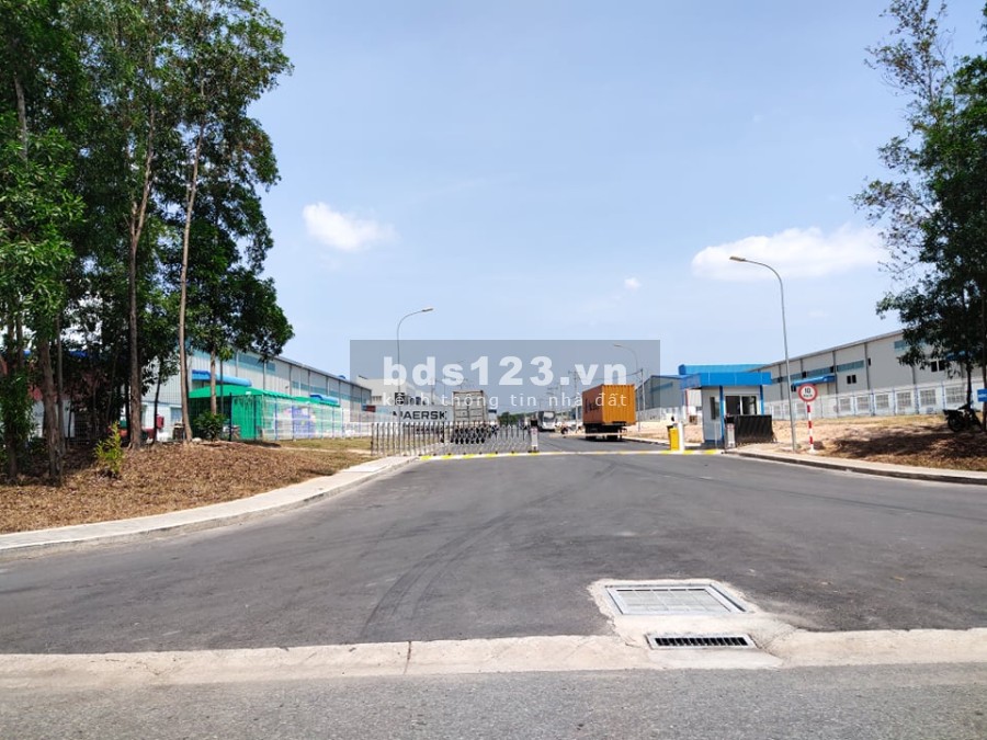 Đỗ nợ ngân hàng bán lỗ 200m2 giá 1,2 tỷ ngay khu nhà cao tầng quốc lộ 13 Sổ hồng, TC