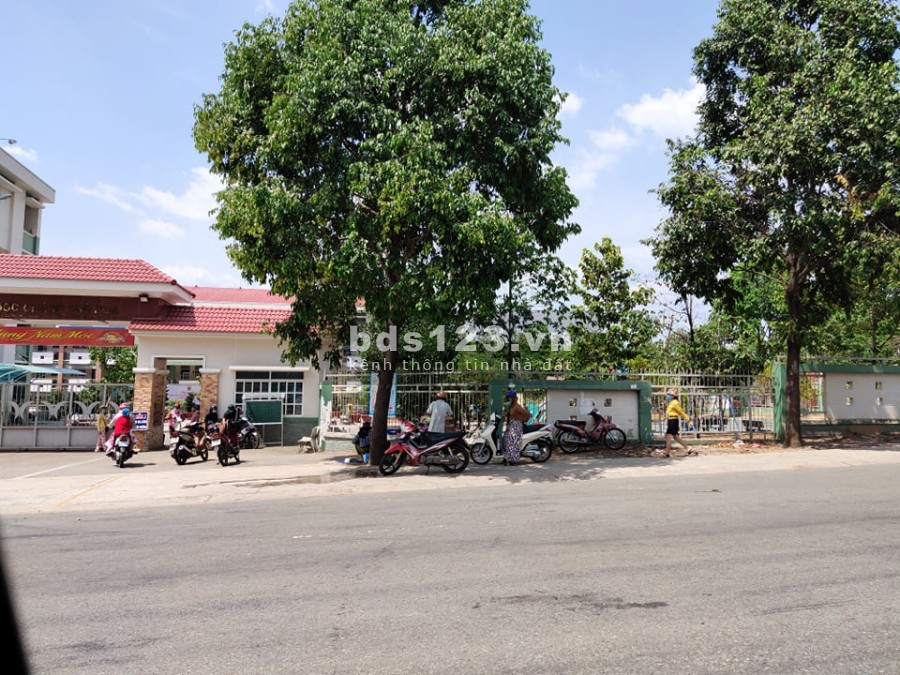 Đỗ nợ ngân hàng bán lỗ 200m2 giá 1,2 tỷ ngay khu nhà cao tầng quốc lộ 13 Sổ hồng, TC