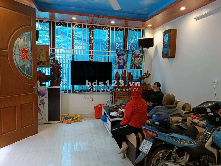 Cần bán nhà mặt tiền rộng trên 8m, kinh doanh, 19/5 diện tích sử dụng 31m2, 5 tầng, giá 5.3 tỷ