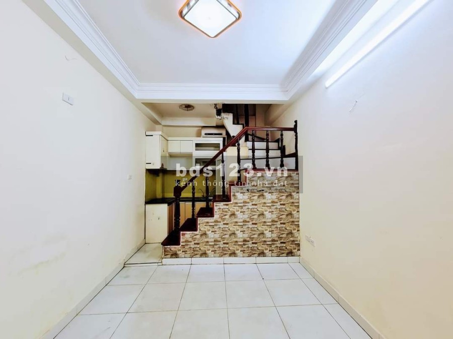 Bán nhà Thái Hà, 14/16m2 mặt tiền 2.8m, 4 tầng, giá bán nhỉnh 2 tỷ, ngõ ô tô vào thoải mái