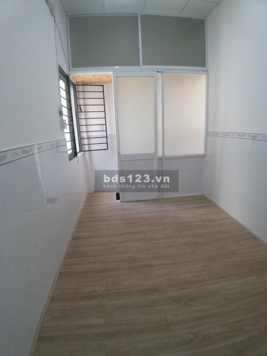 Chính chủ bán nhà nhỏ ngay trung tâm hẻm Võ Thị Sáu, phường 8, Quận 3, giá 2.1 tỷ, lh 0909145485