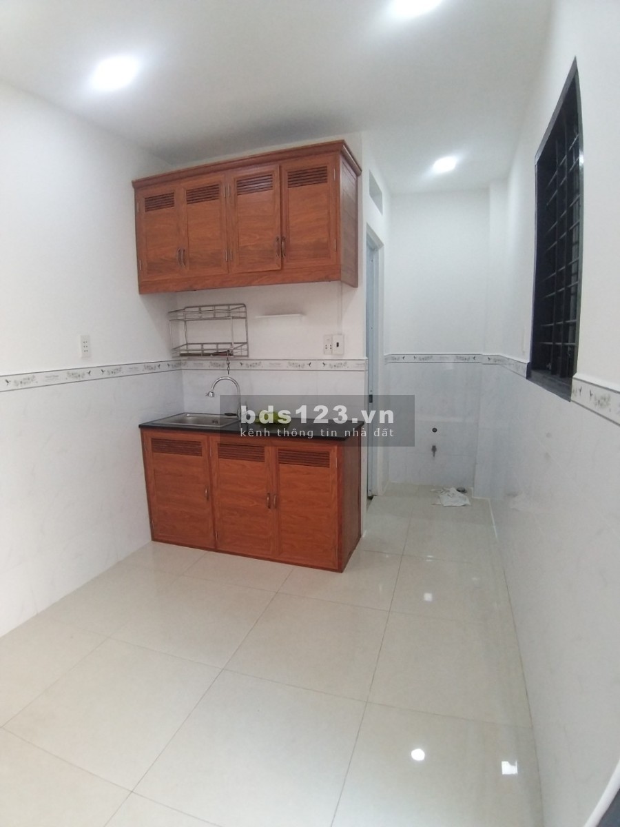 Chính chủ bán nhà nhỏ ngay trung tâm hẻm Võ Thị Sáu, phường 8, Quận 3, giá 2.1 tỷ, lh 0909145485