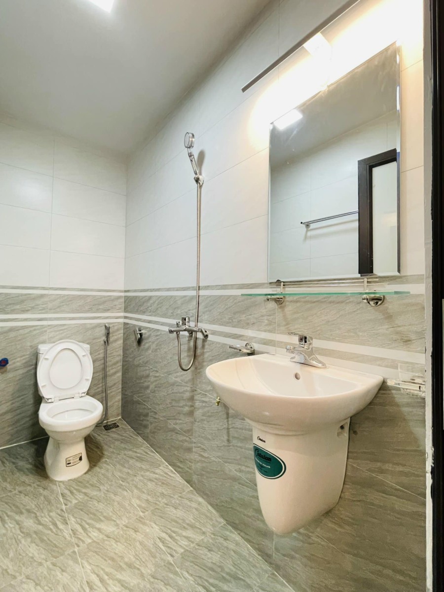 Chủ cần bán nhà phố Lê Đức Thọ, dtsd 55m2, 4 tầng ngõ thông gần ô tô giá bán 4.75 tỷ