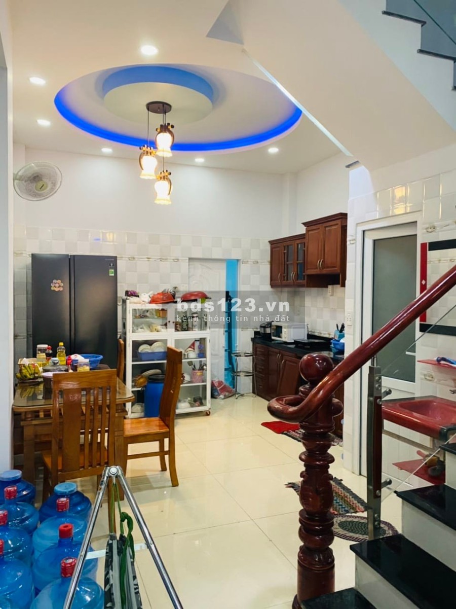 Nhà hẻm xe hời 5 tầng Hồng Lạc, Quận Tân Bình diện tích sử dụng 80m2 giá bán nhỉnh 9 tỷ