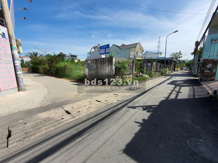 Chính chủ cho thuê đất trống. Diện tích 1401m2 giá 6x triệu/tháng đường lớn, khu dân cư