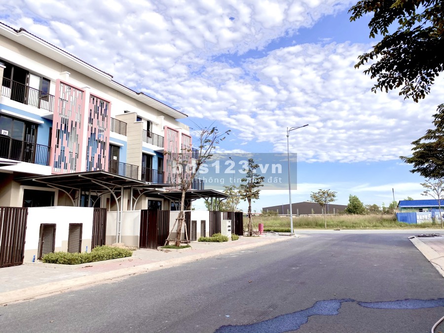 Cho thuê nhà nguyên căn Suncasa Central ngay khu công nghiệp Visip II liên hệ 0815051802