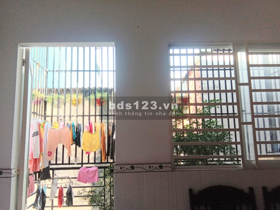 Nhà Tân Phú 2 tầng diện dt 128m² kèm nội thất bàn giao vào ở được ngay, pháp lý chuẩn