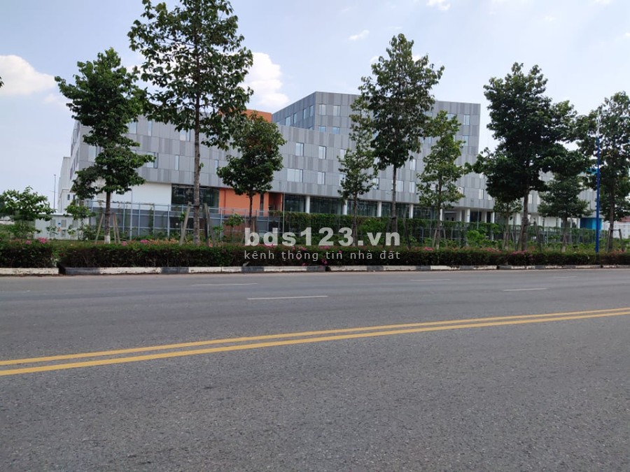 Bán lỗ dt 423m2 giá bán 1tỷ150 1 sổ đất mặt tiền thông quốc lộ 13 sau ủy ban Thới Hòa ngay Vsip