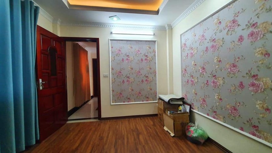 Bán nhà Cầu Giấy gần ngã 5 Lạc Long Quân diện tích sử dụng 34m2 đúc kiên cố 5 tầng giá 3,4 tỉ