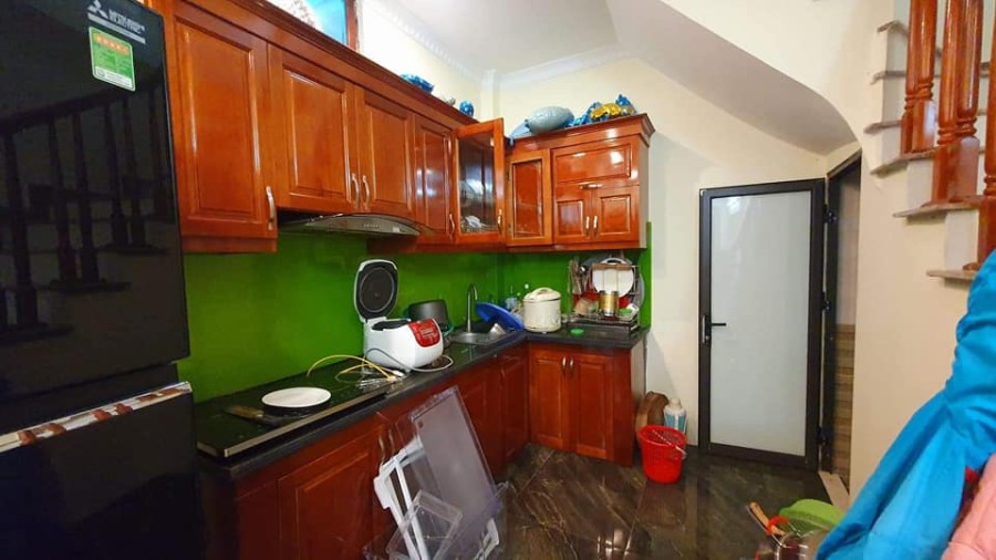 Bán nhà Cầu Giấy gần ngã 5 Lạc Long Quân diện tích sử dụng 34m2 đúc kiên cố 5 tầng giá 3,4 tỉ