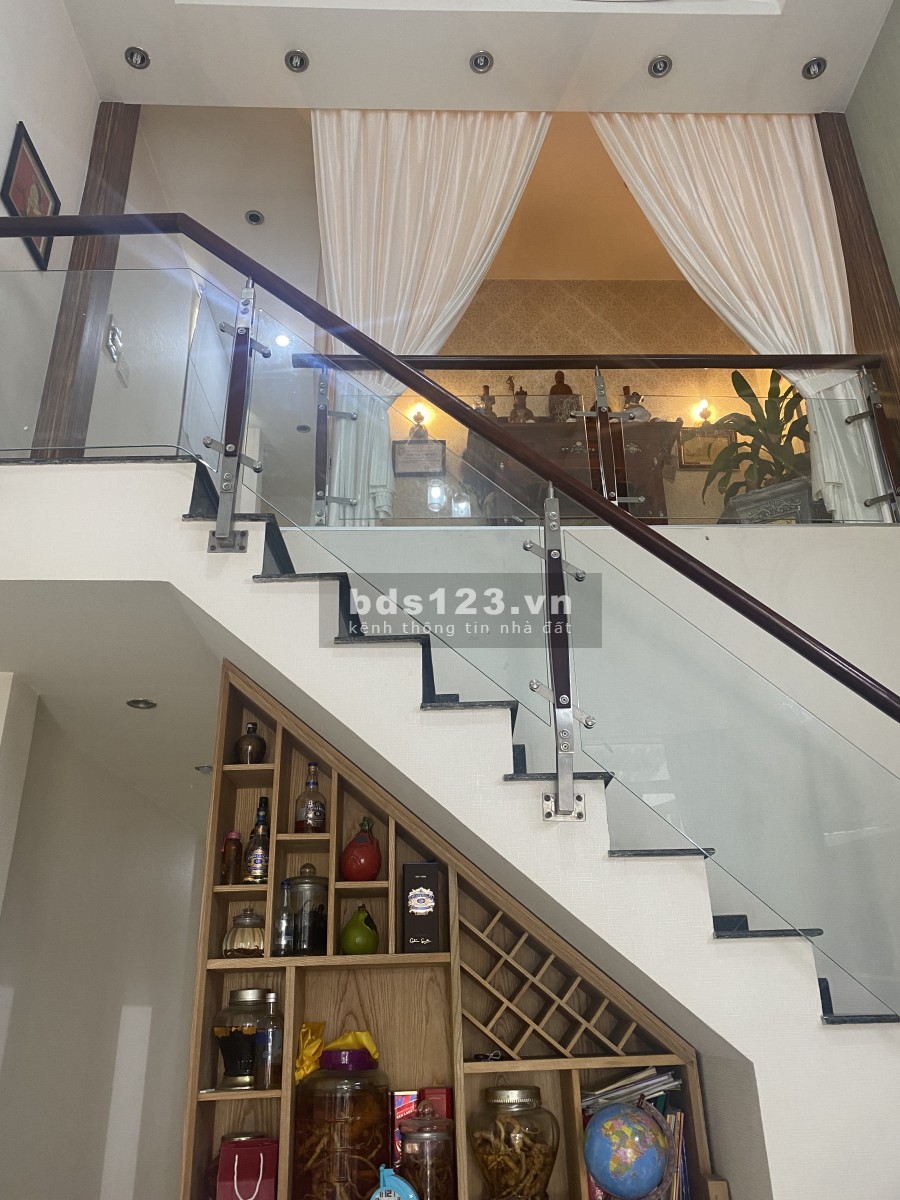 Cần bán nhà Thành phố Thủ Đức - khu vực an ninh chủ nhà thân thiện, giá 6.95 tỷ.