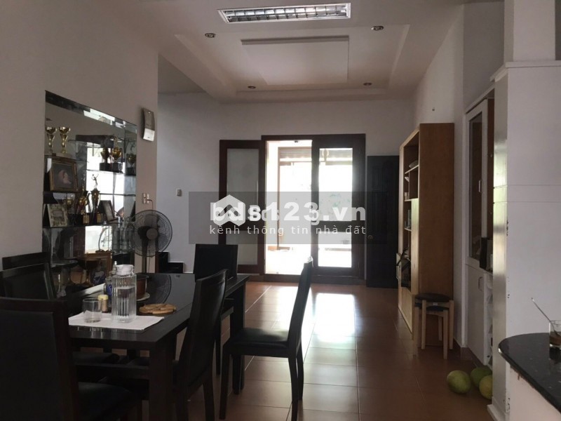 Bán biệt thự 1 trệt, 1 lầu có hồ bơi, hẻm ô tô Trần Hưng Đạo, dtsd 360m2, giá tốt đầu tư