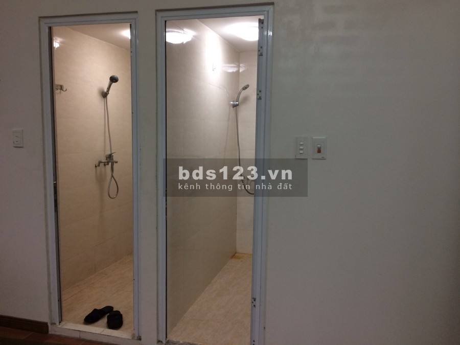 Cho thuê căn hộ tầng 11 N4D mặt đường Lê Văn Lương, 3 phòng, 79 m2 giá 8.5 triệu