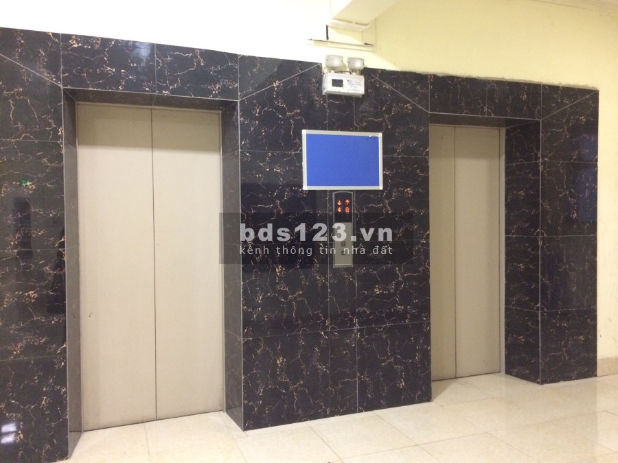 Cho thuê căn hộ tầng 11 N4D mặt đường Lê Văn Lương, 3 phòng, 79 m2 giá 8.5 triệu