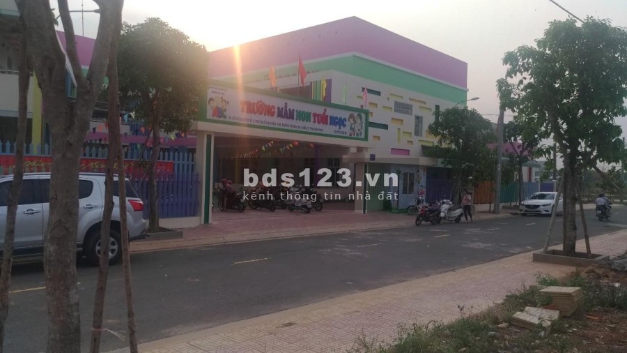 Sang nhanh 289m2 đất khu đô thị Vsip giá 1tỷ155/ 1 sổ ngay trường học cấp 2 và công viên