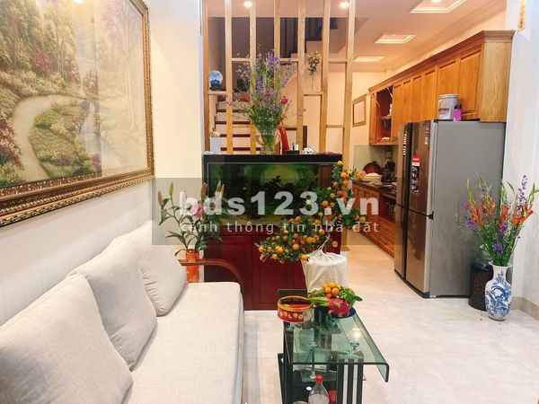 Bán nhà nguyên căn trung tâm Quận Ba Đình, vài m ra Phố Đào Tấn liên hệ 0983256569