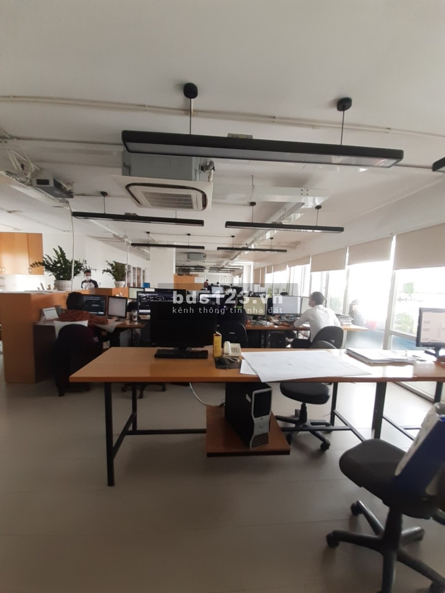 Căn Penthouse ngay vị trí đắc địa Quận Bình Thạnh, dtsd 302m2 tầng cao sổ hồng chính chủ, giá 12 tỷ