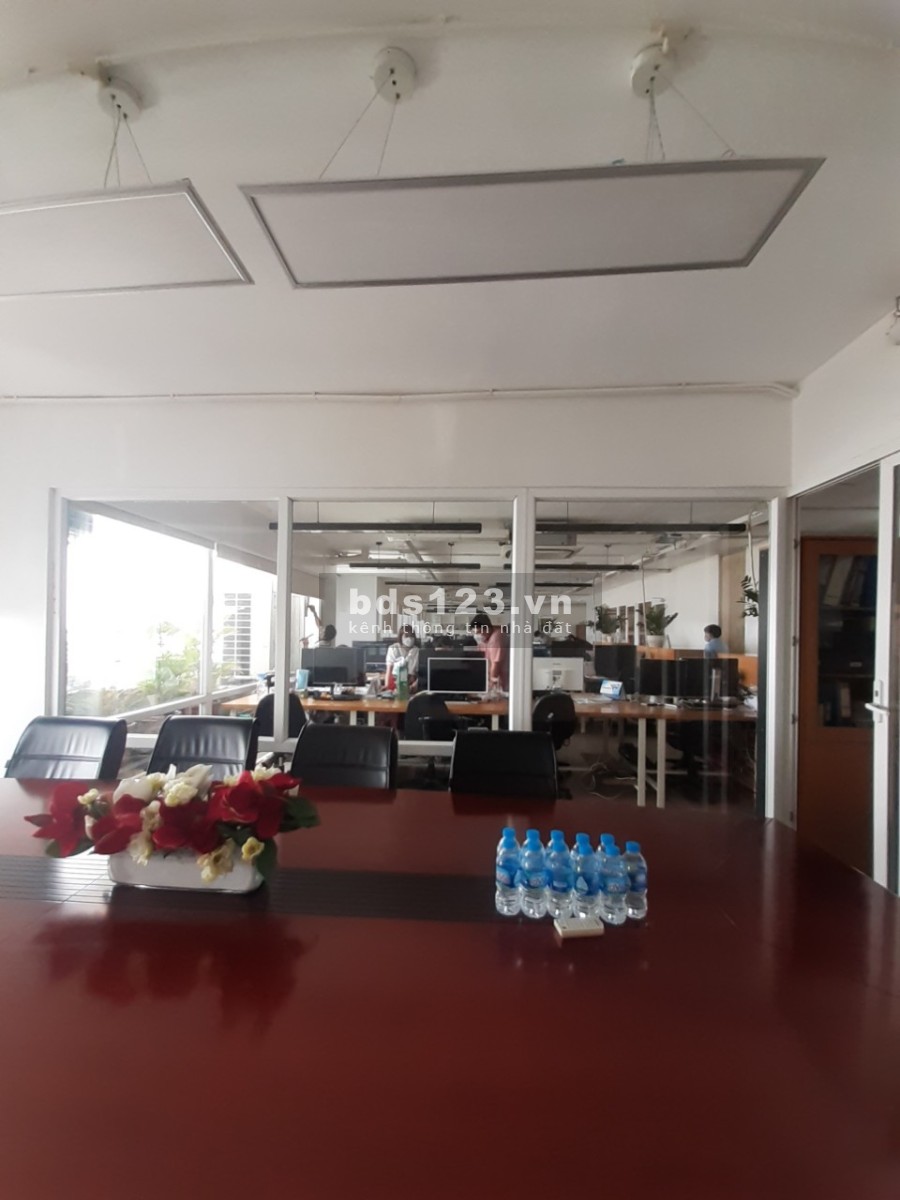 Căn Penthouse ngay vị trí đắc địa Quận Bình Thạnh, dtsd 302m2 tầng cao sổ hồng chính chủ, giá 12 tỷ