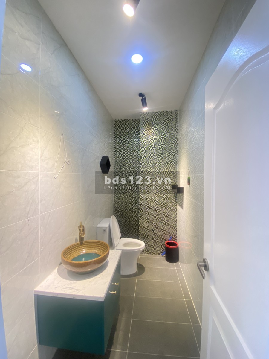 Cho thuê Shophouse khu đô thị Sala. Trục đường chính Nguyễn Cơ Thạch. Lh: 0932689228.