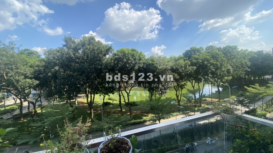 Chính chủ bán căn dtd 84m2 view hồ block E khu Emerald giá bán 4,4 tỷ Quận Tân Phú
