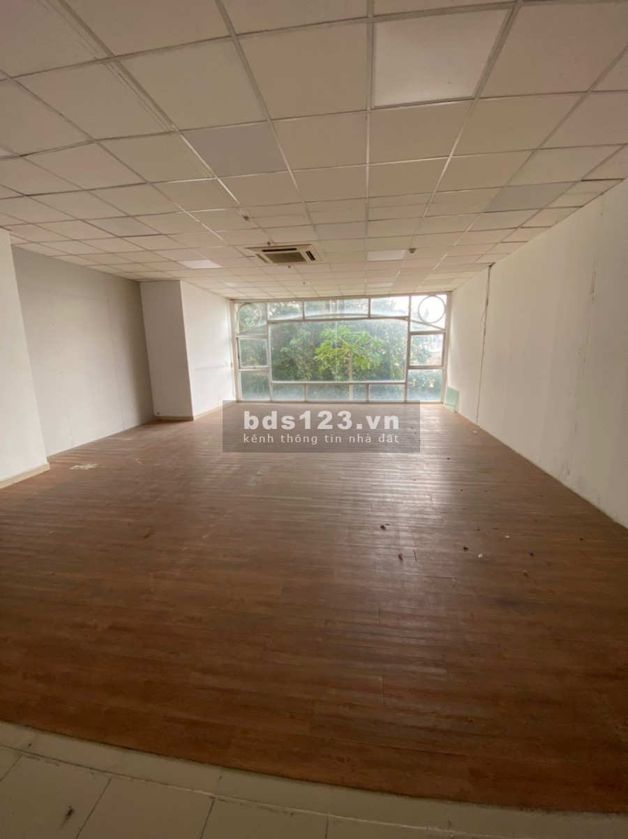 Còn đúng Căn 70m2 Quận 4 Cho thuê làm Văn phòng Giá ưu đãi mùa dịch nha bà kon