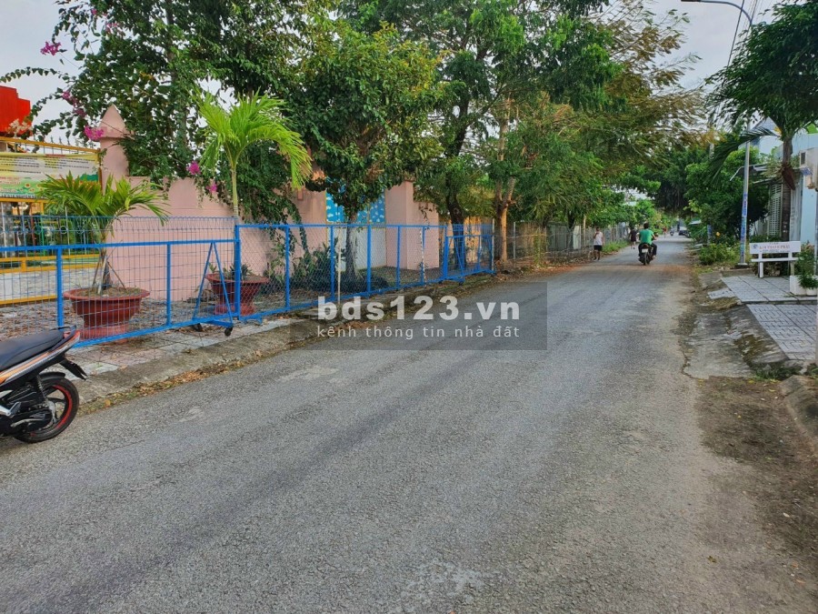 Nợ ngân hàng bán nhanh đất lô góc mặt tiền đường Hoàng Phan Thái sổ hồng riêng, giá tốt