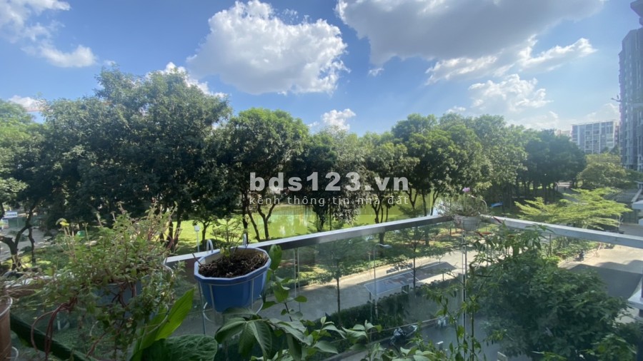 Chính chủ bán căn dtd 84m2 view hồ block E khu Emerald giá bán 4,4 tỷ Quận Tân Phú