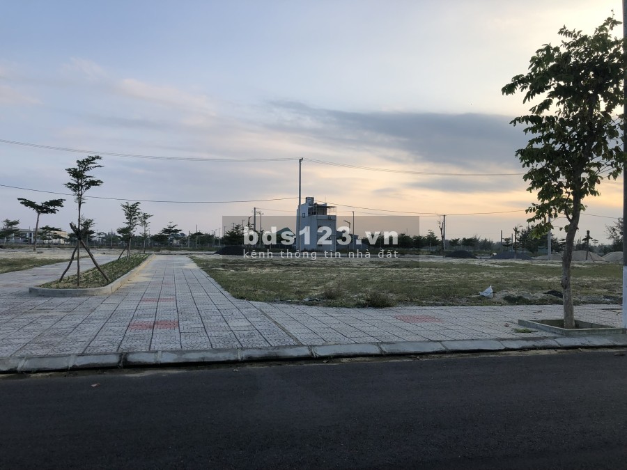 Bán Lô góc 2MT dtsd 128m, đường 15,5m, gần shophouse, công viên cách biển 800m. gần Tân Trà