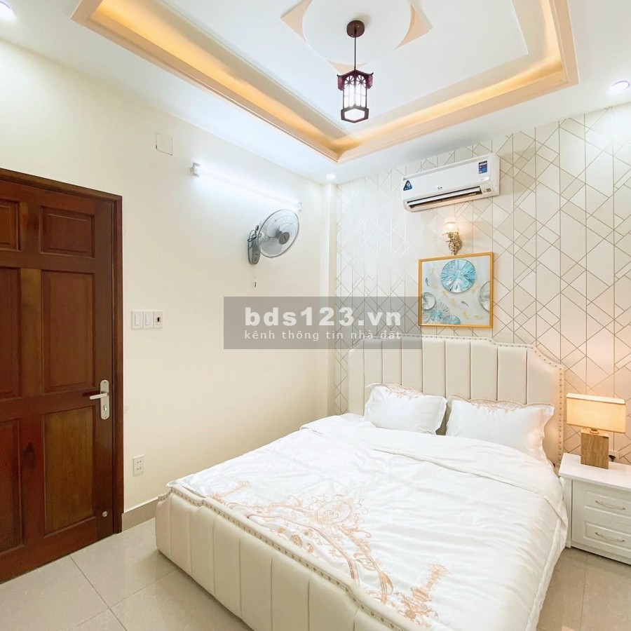 Bán gấp nhà nguyên căn 3 tầng diện tích sử dụng 60m2, P8, Gò Vấp, tặng nội thất