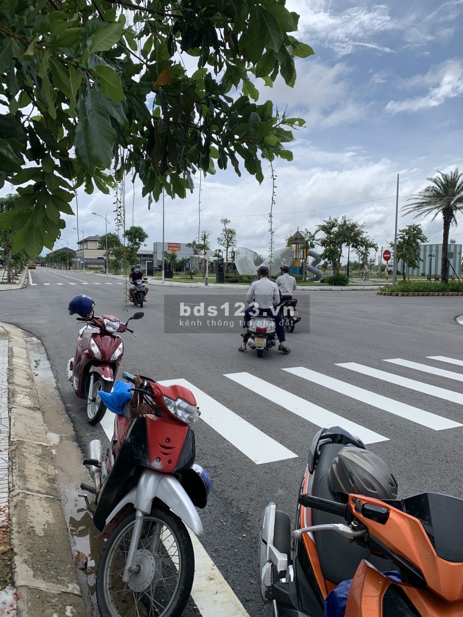 Bán Lô góc 2MT dtsd 128m, đường 15,5m, gần shophouse, công viên cách biển 800m. gần Tân Trà