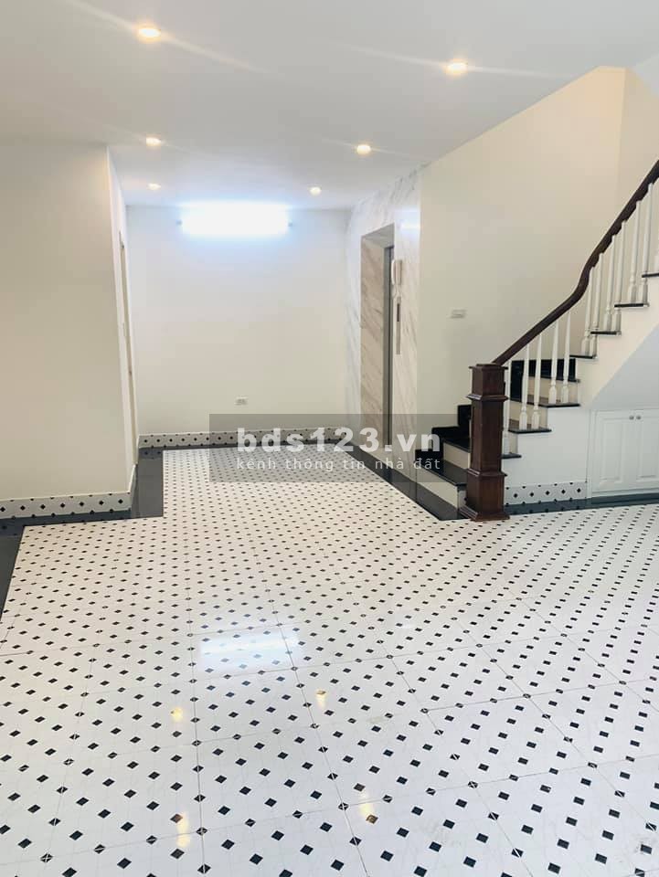 Bán nhà Ngọc Thuỵ nhà mới ô tô tránh, thang máy, kinh doanh văn phòng, liên hệ 0865718799
