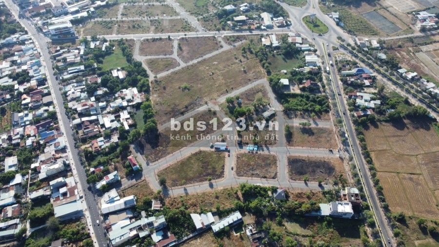 Bán đất trung tâm TP Bà Rịa, đất 2 mặt tiền đường, diện tích 100m2, giá chỉ 2tỷ3