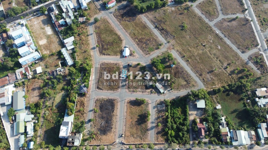 Bán đất trung tâm TP Bà Rịa, đất 2 mặt tiền đường, diện tích 100m2, giá chỉ 2tỷ3