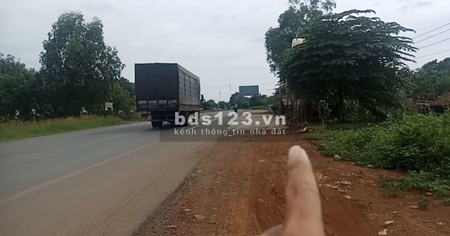 Bán gấp lô đất tại xã Đồng Tâm, cách Quốc Lộ 14 chỉ 200m giá rẻ sổ riêng từng lô, giá tốt