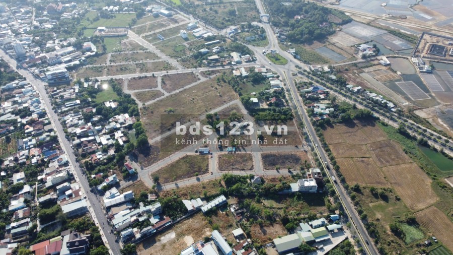 Bán đất trung tâm TP Bà Rịa, đất 2 mặt tiền đường, diện tích 100m2, giá chỉ 2tỷ3