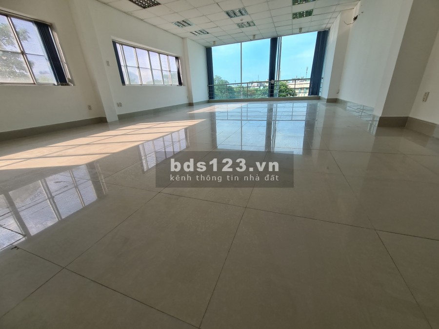 Cho thuê toà nhà văn phòng diện tích sử dụng 800m2 công năng đầy đủ, giá tốt, khu dân cư đông
