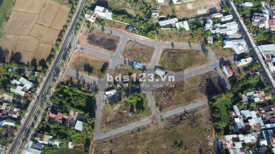 Bán đất trung tâm TP Bà Rịa, đất 2 mặt tiền đường, diện tích 100m2, giá chỉ 2tỷ3