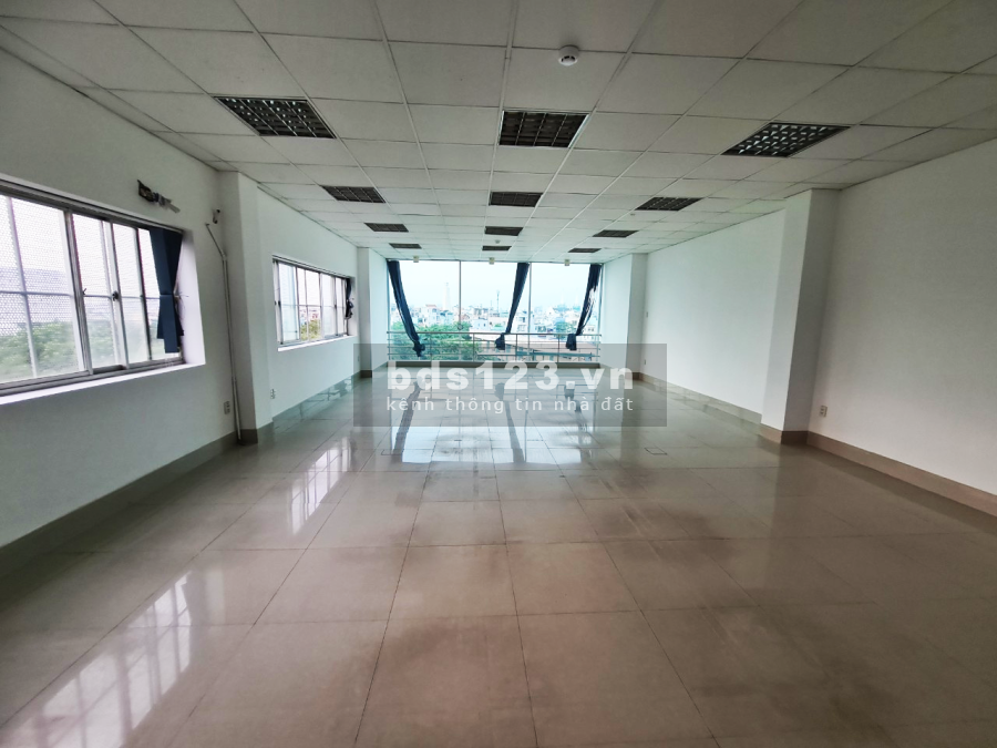 Cho thuê toà nhà văn phòng diện tích sử dụng 800m2 công năng đầy đủ, giá tốt, khu dân cư đông