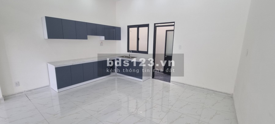 Bán căn nhà 79m2 bên chợ Bình Chánh, Sổ hồng riêng ngân hàng hỗ trợ vay, giá tốt