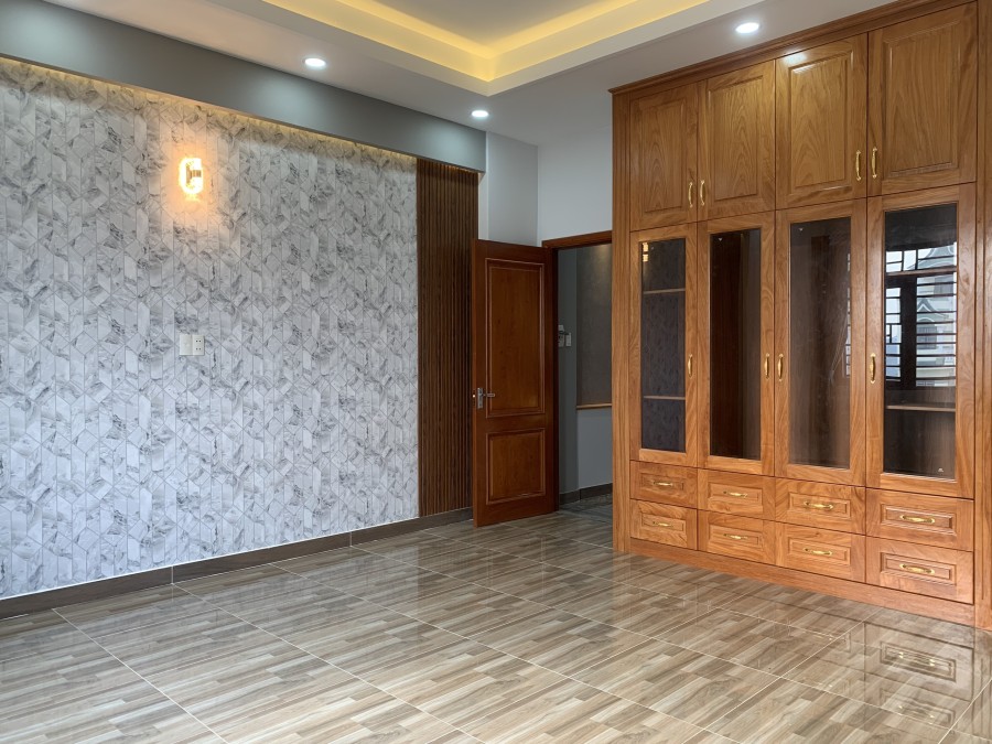 Bán Tòa nhà khu dân cư Phú Hồng Thịnh 10, diện tích sử dụng 302m, giá bán 7.7 tỷ