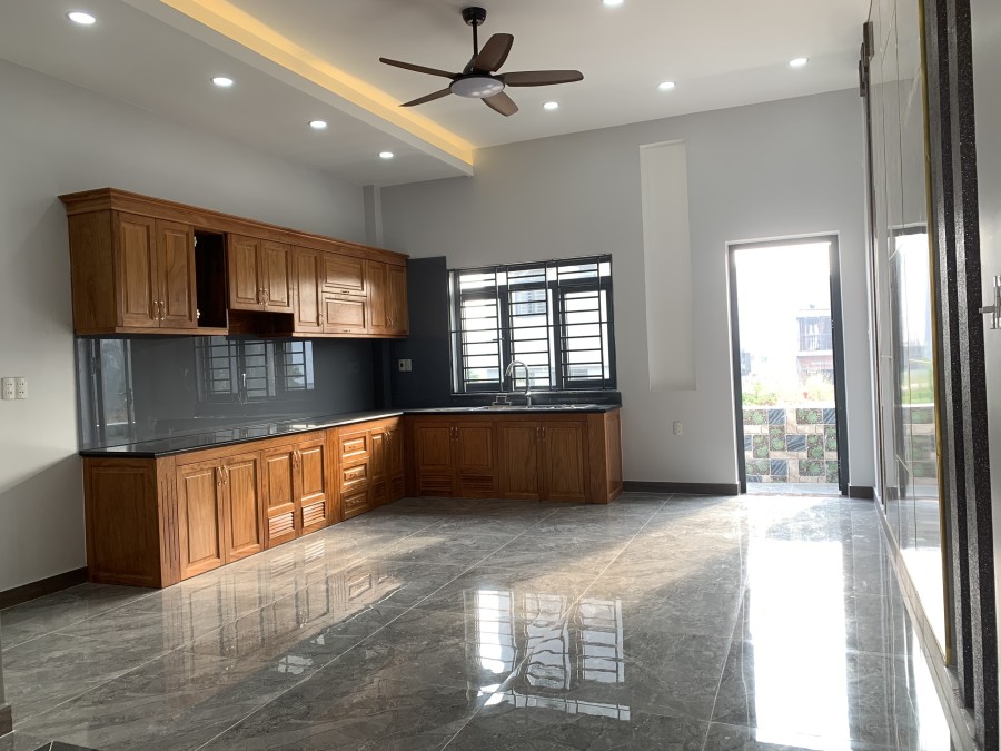 Bán Tòa nhà khu dân cư Phú Hồng Thịnh 10, diện tích sử dụng 302m, giá bán 7.7 tỷ