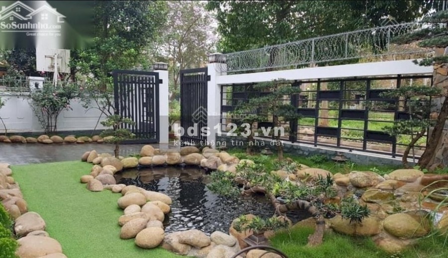 Bán Siêu Biệt thự Làng Quốc Tế Thăng Long, Cầu Giấy, 663m2, giá: 155 tỷ, mt: 30m, lô góc có vỉa hè