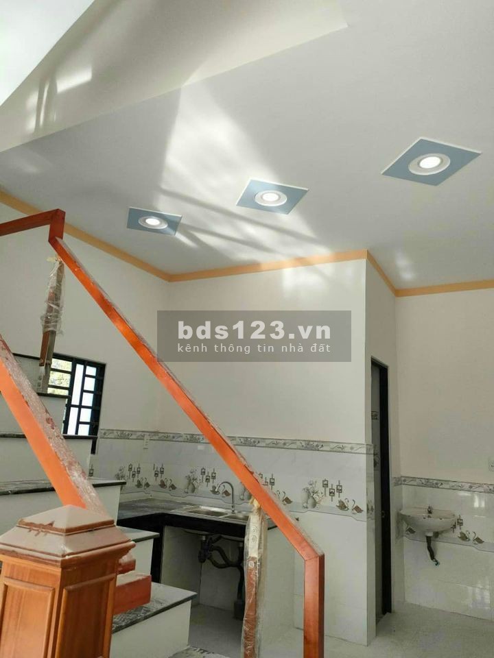 Nhà 1 trệt, 1 lầu, diện tích 65m2 hẻm xe hơi 6m ngay Mt Xuân Thới Sơn Hóc Môn, 800Tr