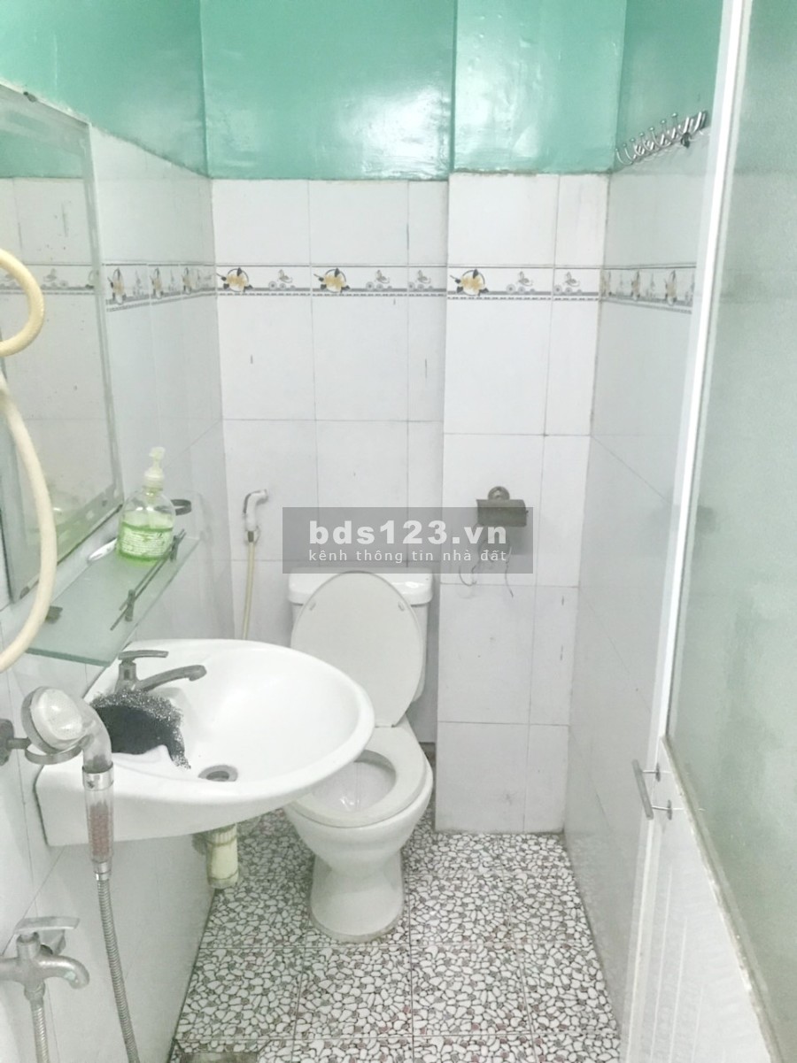 Bán nhà 3 lầu hẻm 4m đường Nguyễn Thị Tần phường 2 Quận 8 giá bán chỉ 4.8 tỷ, lhcc