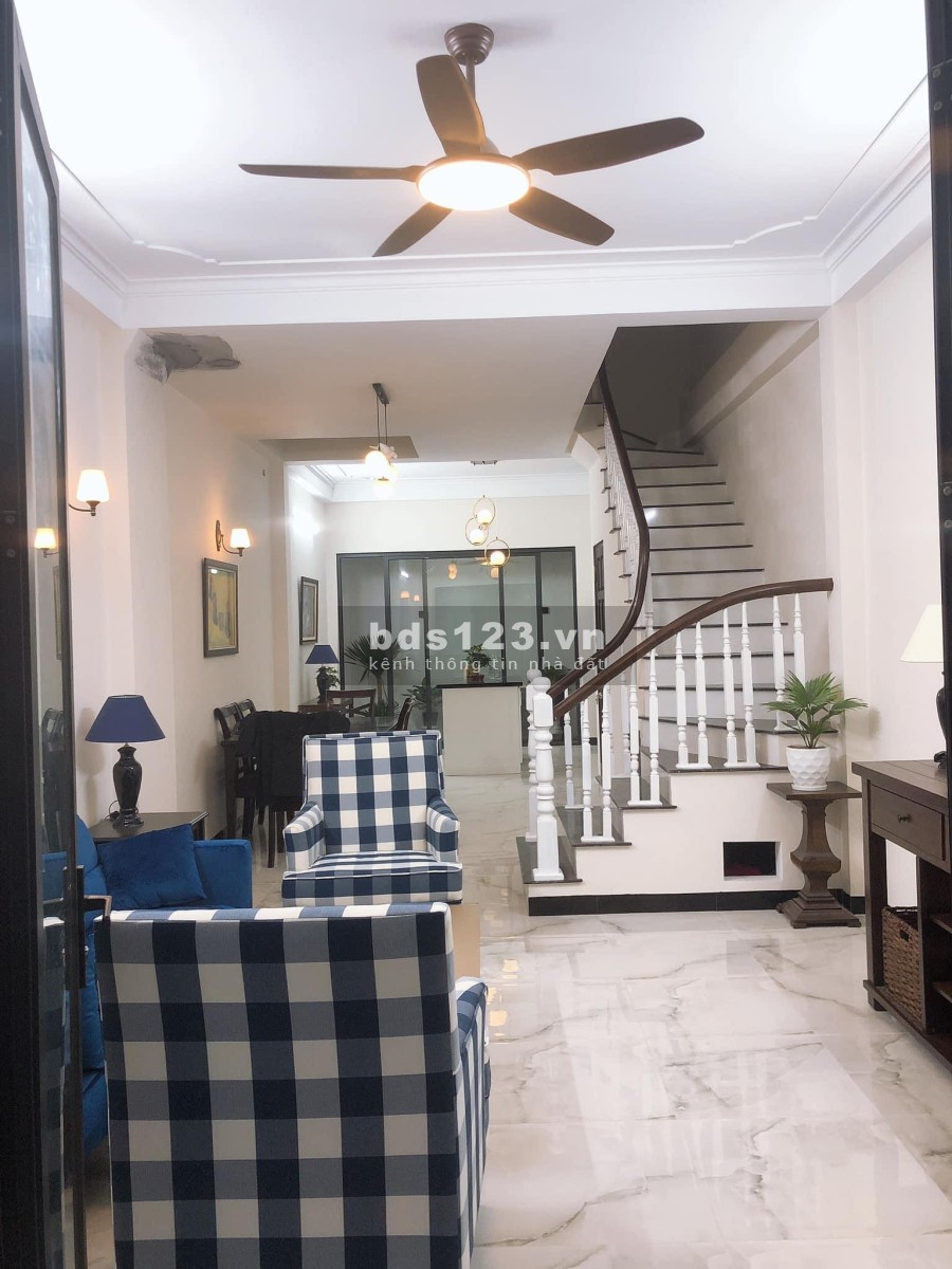 Vị trí đẹp bán nhà Bồ Đề mới kong dân xay duy nhất một căn dtsd 60m2, 5 tầng đúc, mt 4.2m