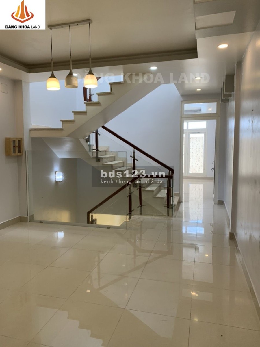Cho thuê nhà đường Quốc Lộ 13, phường Hiệp Bình Phước. Hẻm oto. Nhà 1 trệt 3 lầu