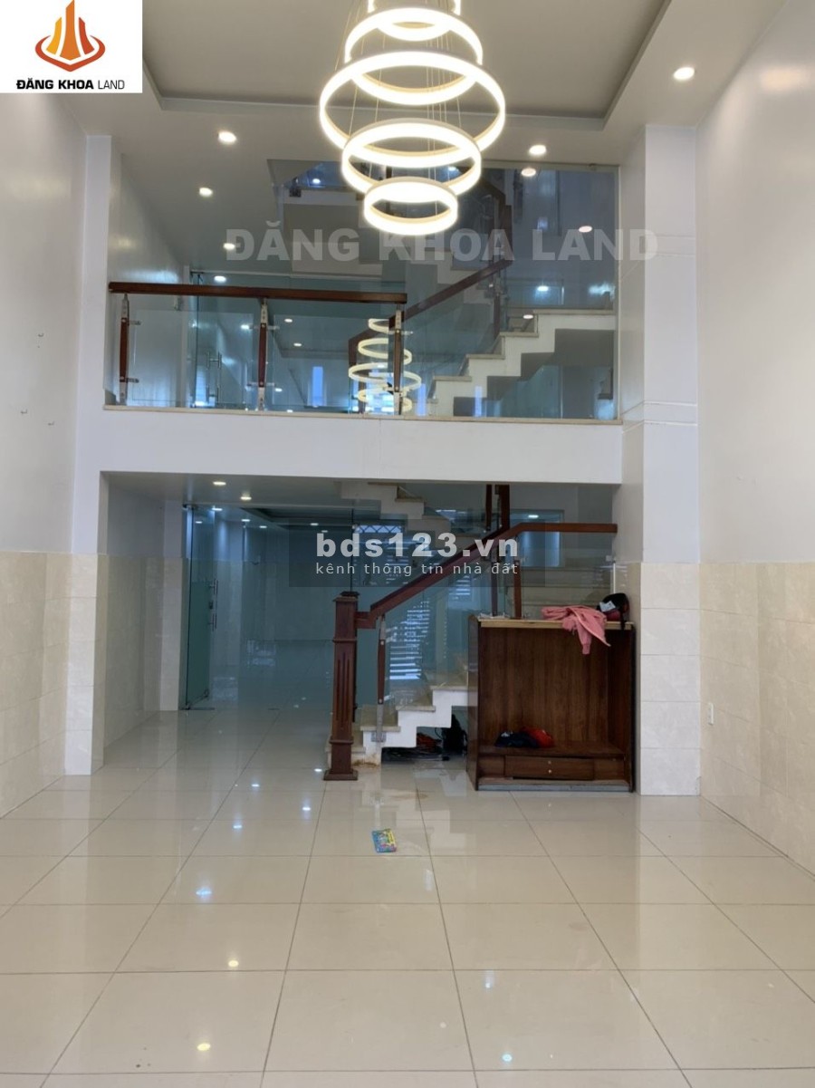 Cho thuê nhà đường Quốc Lộ 13, phường Hiệp Bình Phước. Hẻm oto. Nhà 1 trệt 3 lầu