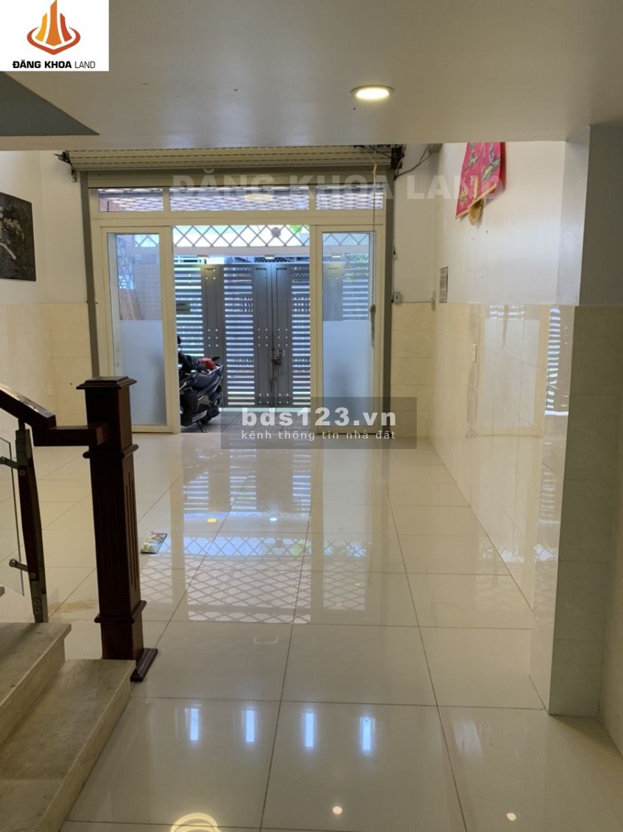 Cho thuê nhà đường Quốc Lộ 13, phường Hiệp Bình Phước. Hẻm oto. Nhà 1 trệt 3 lầu