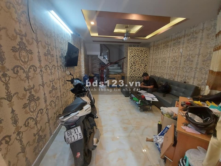 Bán nhà CMT8 Quận 10, 38m2 4.2x9, 5 tầng mới đẹp, hẻm thoáng gần Metro, giá chỉ 5.6 tỷ TL