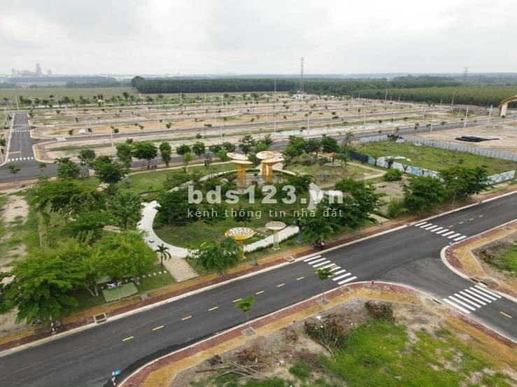 Tôi cần bán gấp lô đất 80m2 full thổ cư xây nhà ngay, gần KCN bàu bàng, cách QL 13 500m có sổ hồng